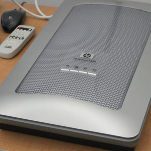 A flat scanner is placed on a table. 